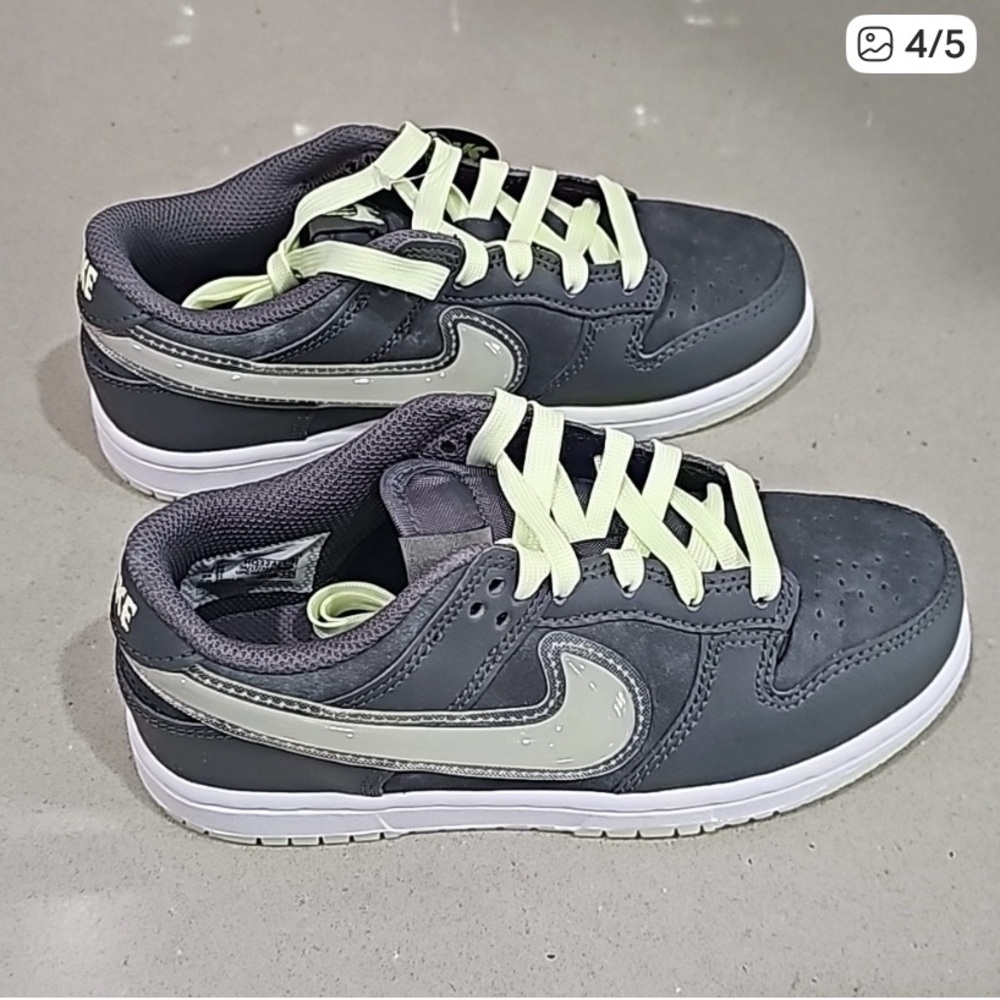 Big Kids Glow in the Dark Nike Dunks size 5.5Y/7W NEW